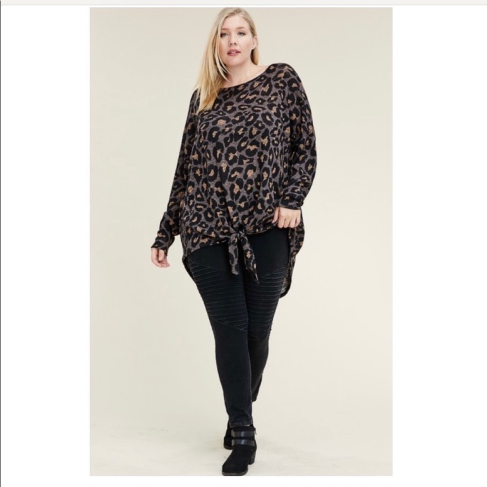 11 Plus Size Long Sleeve Animal Print Tie Front - Picture 3 of 7